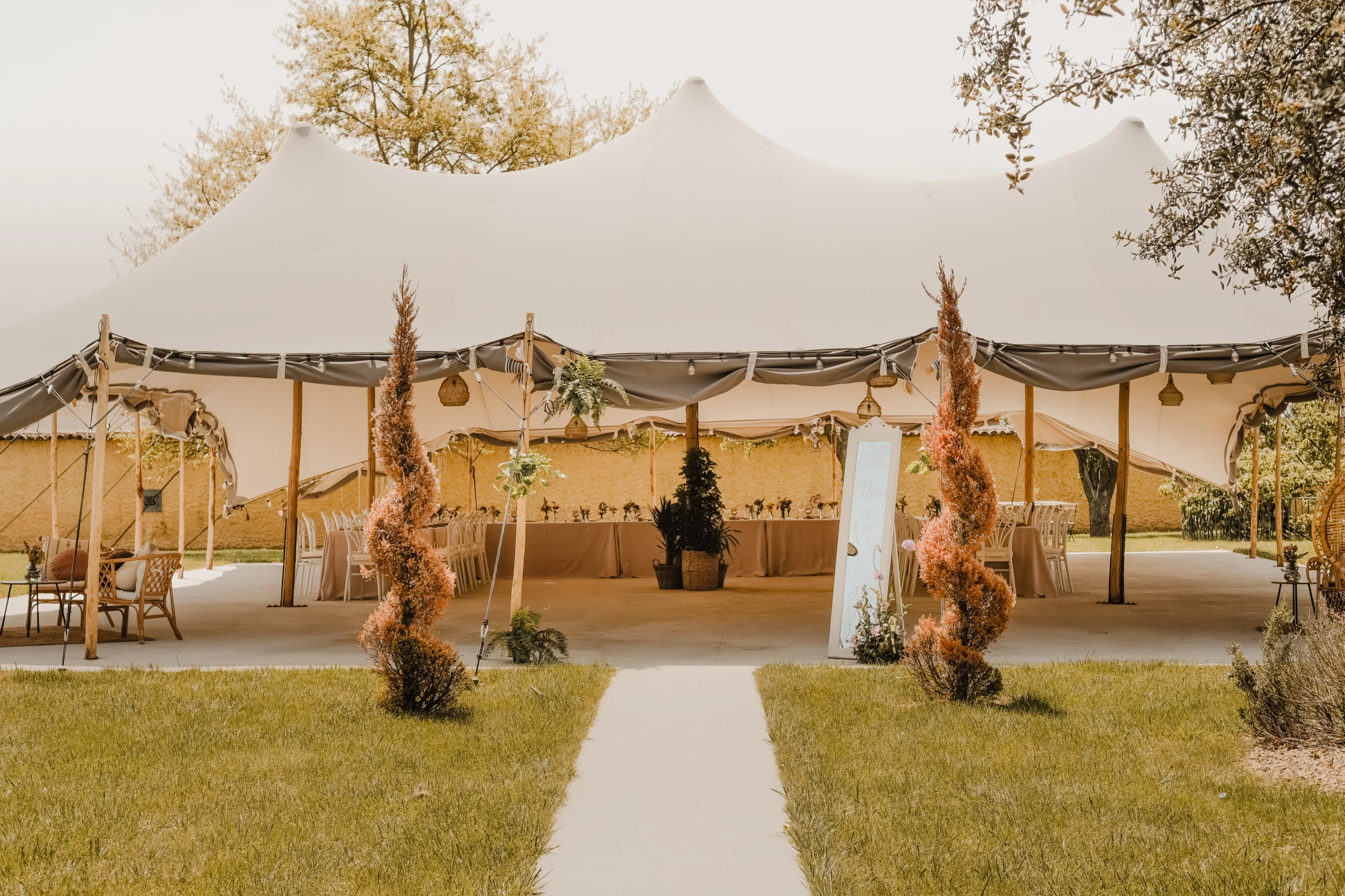 Carpa El Caserío con decoración personalizada para boda